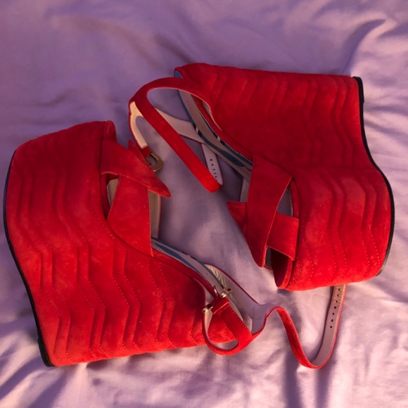 Sally Red Suede Gucci Platforms - Picture 3 of 12